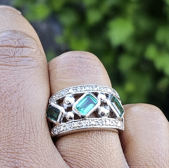 Green Quartz (.9tcw) Platinum Technibond Size 7 Ring with Warranty - Picture 5 of 13